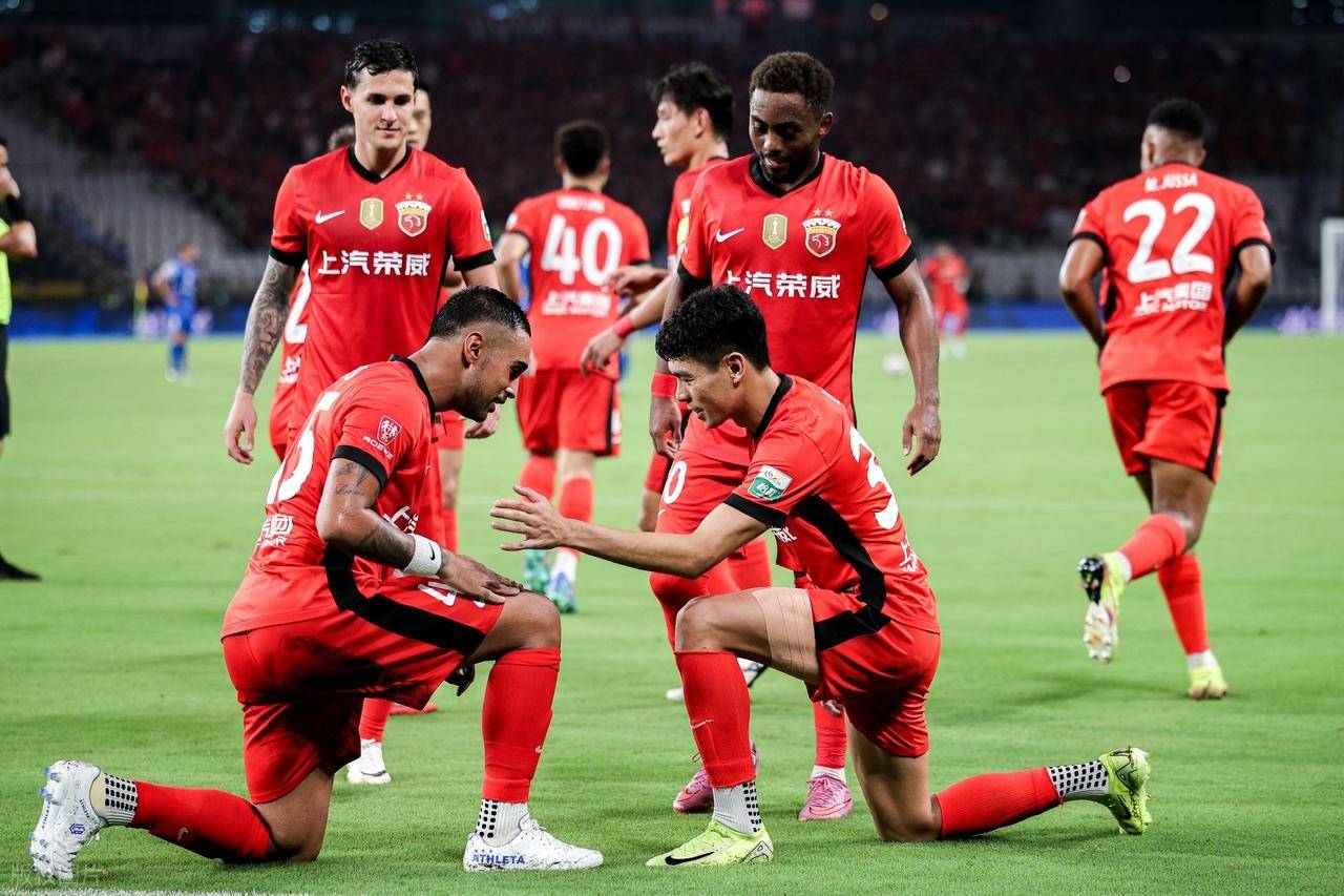 关于转折点AC米兰防线松动，亚冠国际比赛日攻防权衡，话题不断，训练强度明显提升的信息-竟博平台